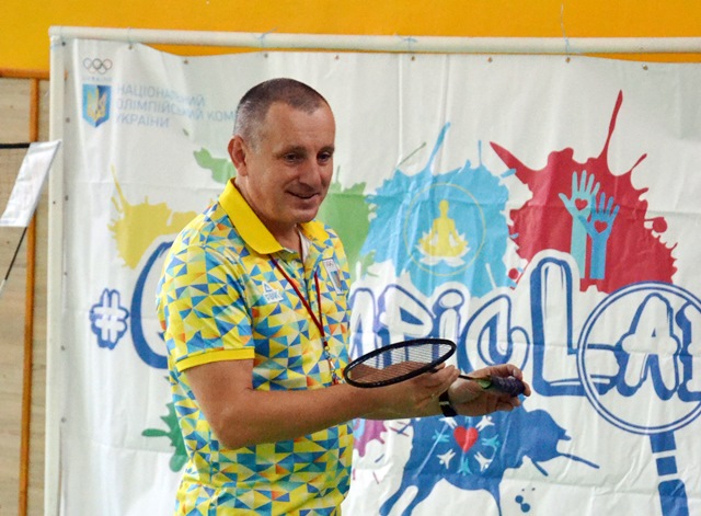 Розпочинаємо навчання - ракетка для гри